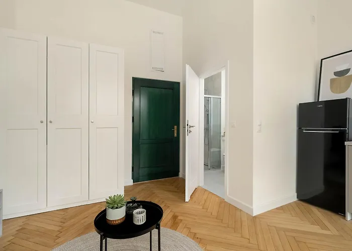 Bright Near The Zoo And Mtp By Renters *